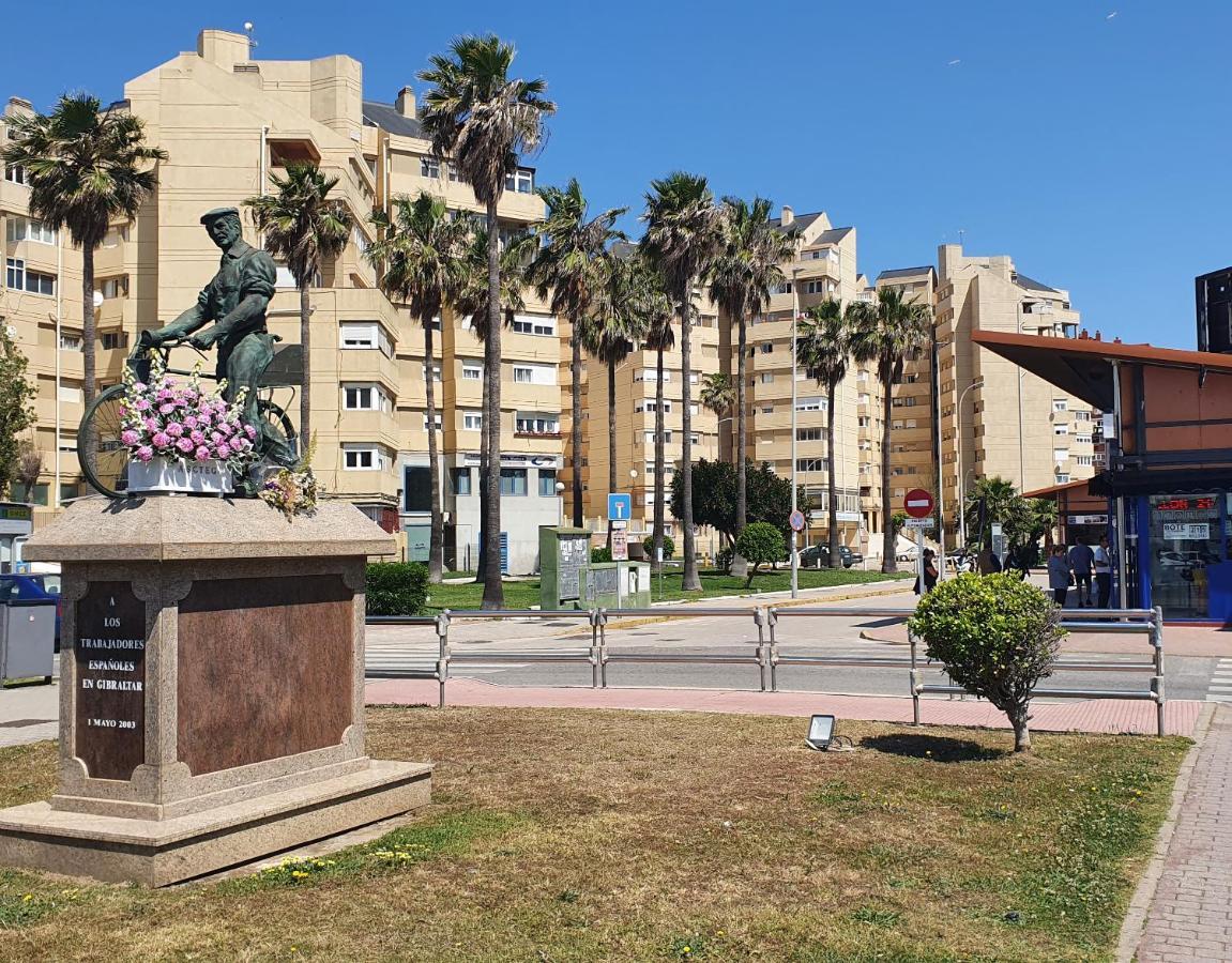 Visit Gibraltar Stay In La Linea For Less! La Línea de la Concepción Buitenkant foto