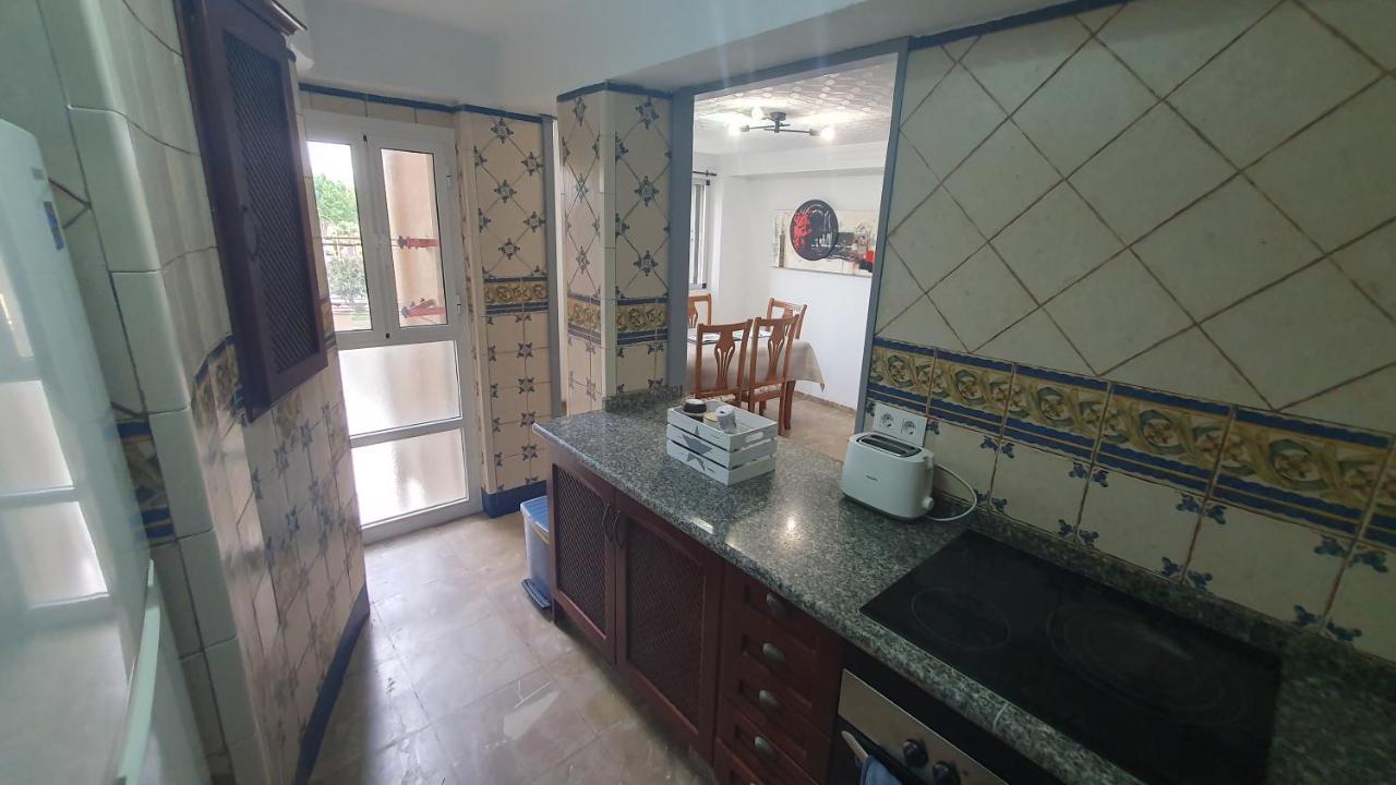 Visit Gibraltar Stay In La Linea For Less! La Línea de la Concepción Buitenkant foto